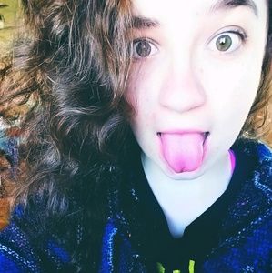 Meet your Posher, Claudia